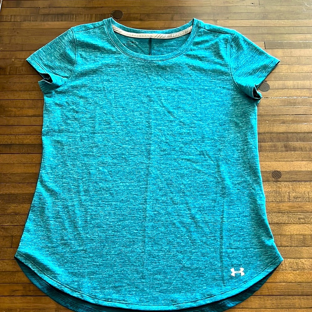Fitted heat gear Under Armour athletic top